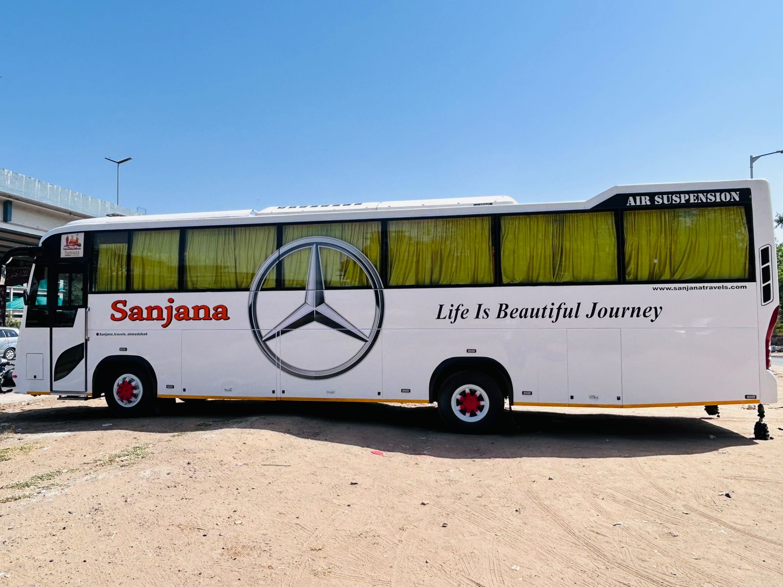 Luxury Bus Premium Class 2x2 49 Seater